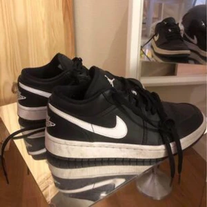 Nike Air jordan - Strl 38.5. Sparsamt använda, mycket gott skick. Pm för fler och bättre bilder! 