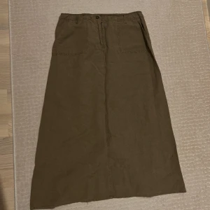 vintage kjol - en riktig vintage kjol som knappt är använd, skulle säga att den är i storlek 38 🫶