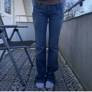 Diesel jeans - Super fina lågmidjade jeans! Dom är omsydda i midjan för en större midja som syns på bild 3. Men inget som syns när man har på sig dom! 