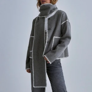 Jacka grå - Grå tunn jacka från nelly, aldrig använd, har lappen kvar! Helt felfri🥰 Originalpris 799:- köpte den för 319:- och säljer för 150:-