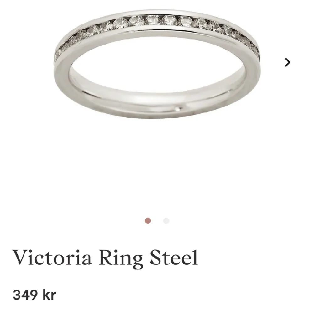 Så fin ring från edblad helt i nyskick, köpt för 350kr och säljer för 150kr💞. Accessoarer.