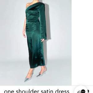 Hej söker denna klänning från Gina  Tricot! Storlek 36 eller 38