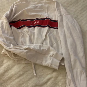 Tröja  - Som ny m men känns som s  