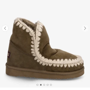 MOU eskimo 18 shoes  - Helt oanvända med box och tags kvar💖 Köpta för 3700kr och de är precis som nya. i färgen MOOS, Skorna är helt slutsålda i sverige😩😍 Säljer då de är i fel storlek på mig 