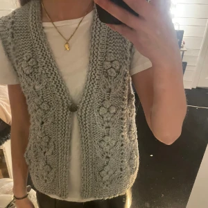 Stickad väst - Fin stickad väst!