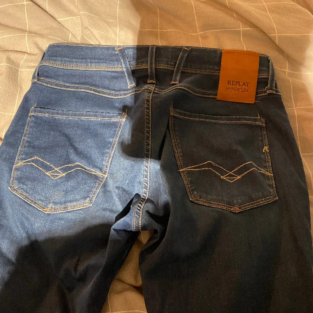 Säljer mina Replay jeans då jag inte använder dem längre, inga problem med dem knappt använda! Möts upp i Gbg och pris kan diskuteras . Jeans & Byxor.