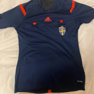 Domartröja officiell - Storlek S och bra skick