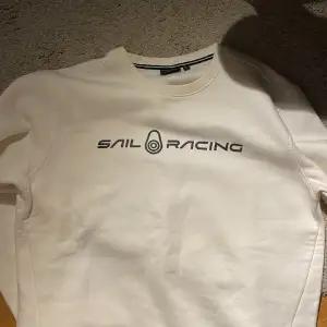 Vit Sail racing sweatshirt i nyskick. Storlek L