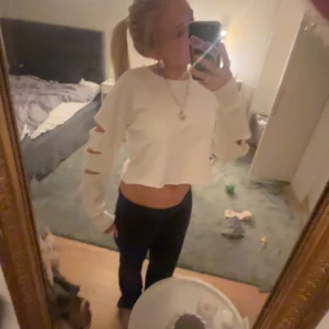 Tröja med cutout  - Såååå cool cutout tröja 