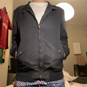 J.Lindeberg Cardigan  - J.Lindeberg Cardigan i storleken M skicket är 8/10 Modellen är 180 Dm vid frågor😃