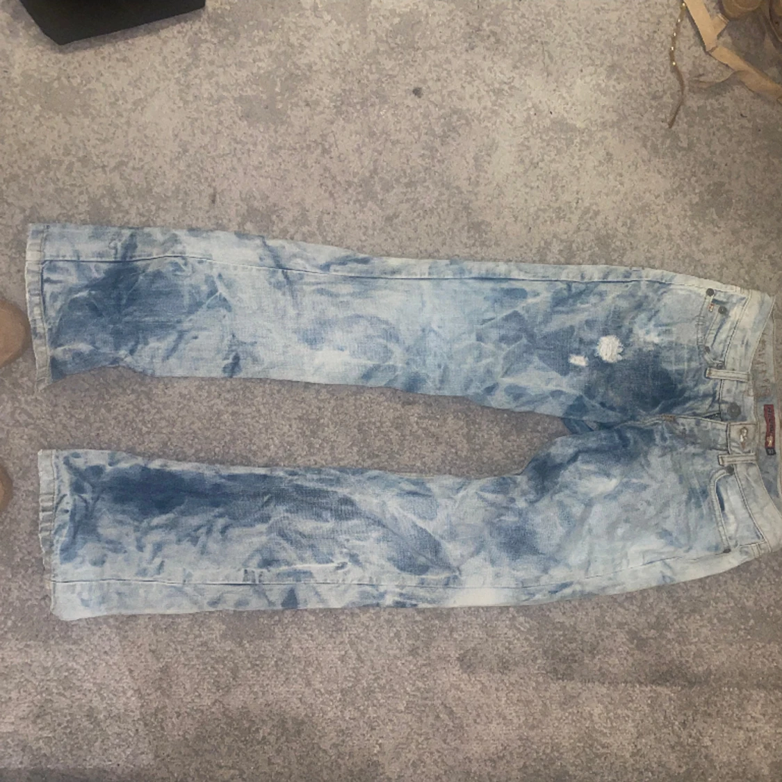 STENTVÄTTADE JEANS