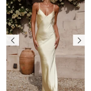 Balklänning - Säljer denna jättefina gula balklänningen. Beställde den från Australien men tullen blev sjukt dyr så kan inte skicka tillbaka… jättefin och aldrig använda med prislapp kvar!!💗OBS: har fler balklänningar i min profil