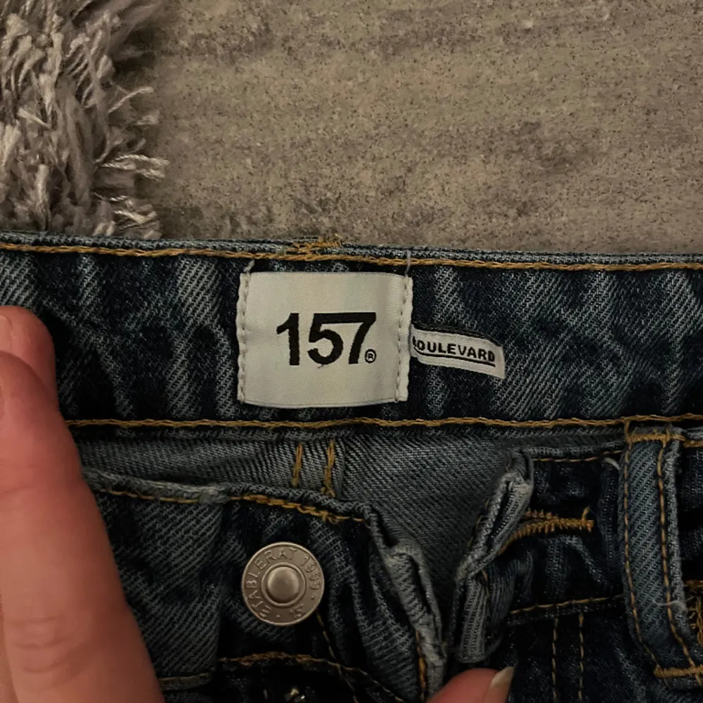 Knappt använda byxor från lager 157 i storlek s. Jeans & Byxor.