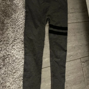 Stronger - Så fina Stronger tights i bra skick 