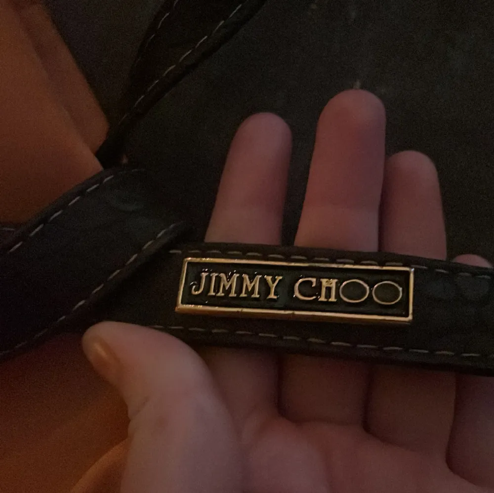 Super fin Jimmy Choo väska, säljs inte längre tyvärr. Pris diskuteras privat, kom med ett pris☺️. Väskor.