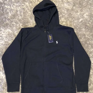 Polo Ralph lauren hoode - Helt oanvänd fin hoodie i navy blue.
