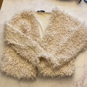 Fluffig jacka/tröja - Bra skick