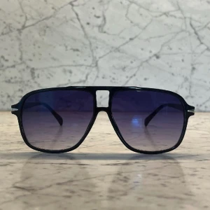 Glasögon - Feta solbrillor. Riktigt schyssta och för snygga! Hör av dig vid frågor!