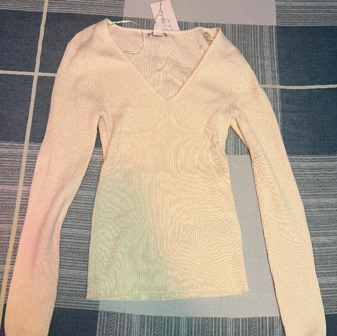 Vit/beige tröja  - 90