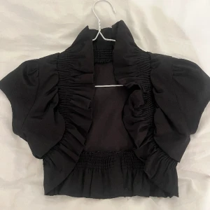 Bolero - Super bra skick! Står tyvärr inget märke, skriv vid frågor💓