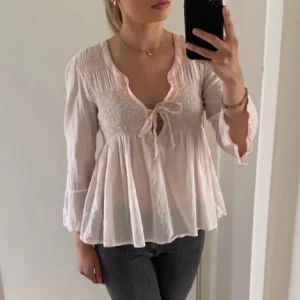 Söt odd molly blus - Säljer jätte gullig odd molly blus, lånade bilder från gamla ägaren💓 inga täcken på andvändning🤗