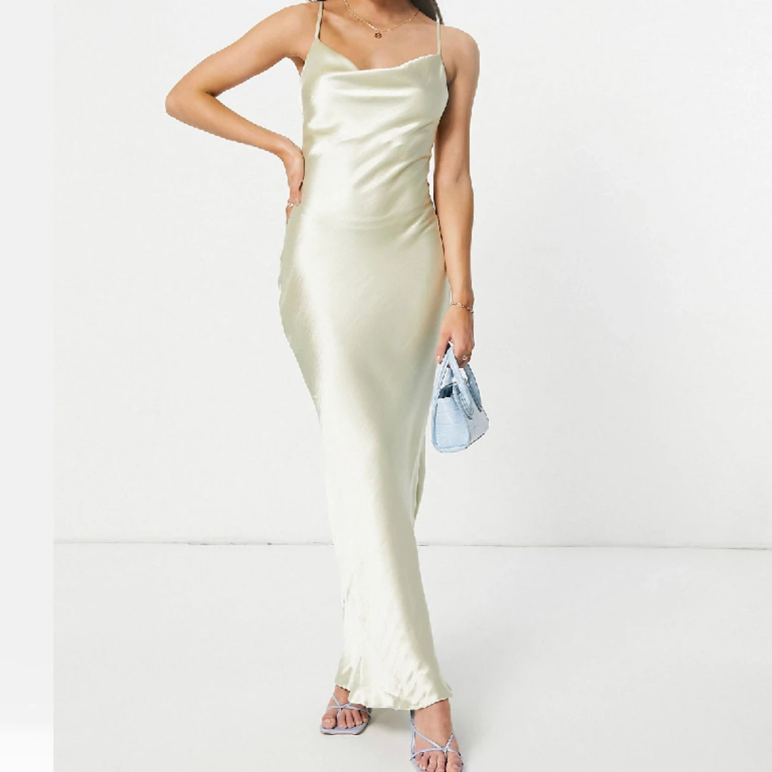 Balklänning satin ljus - 90