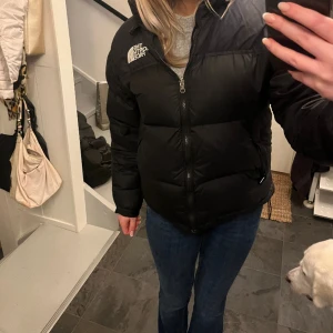 The north face jacka - Säljer min north face jacka, storlek S! Köptes för 4000, i jättebra skick💕