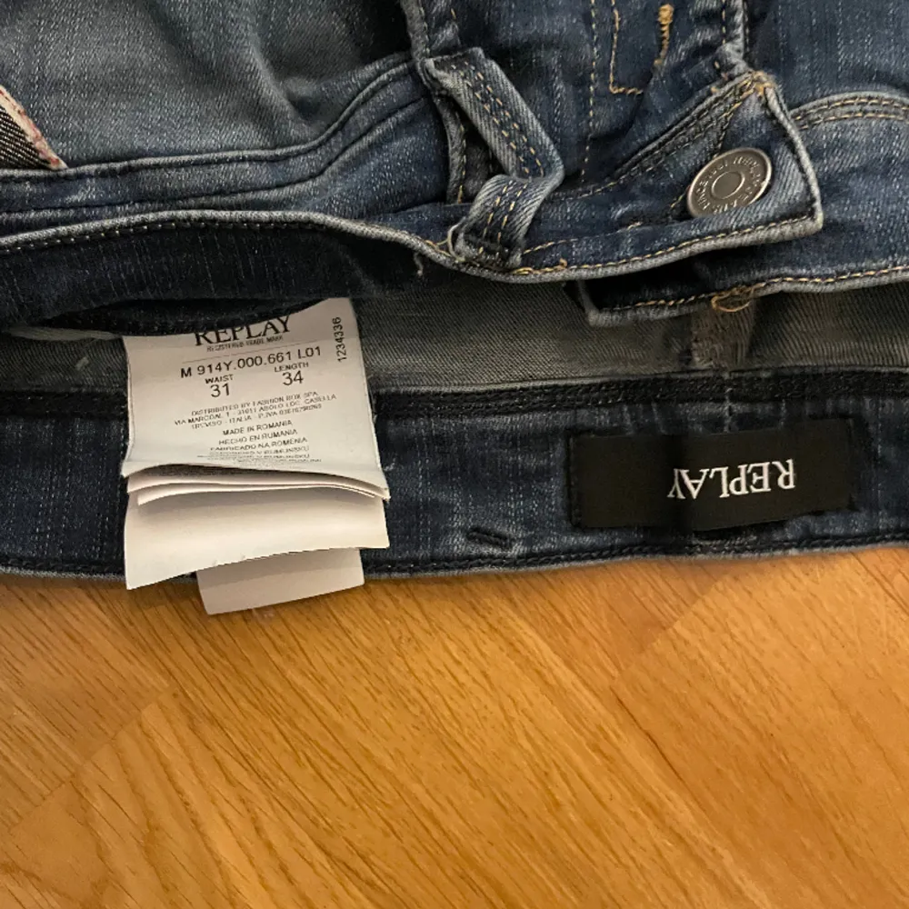 Säljer mina Replay jeans då dem bara ligger i garderoben.  Skriv gärna om ni har några frågor😃. Jeans & Byxor.