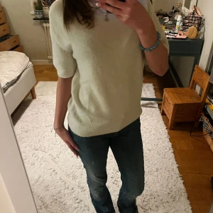 Vit hm tröja - Helt oanvänd hm tröja med tre kvarts armar💕