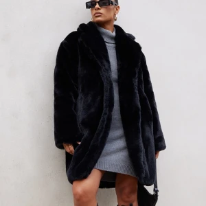 Pälsjacka - Säljer min helt oanvända pälsjacka från PLT storlek 10 (38)  Prislapp kvar!  Fakepäls. 