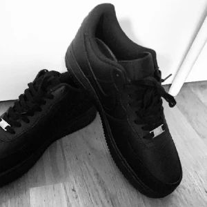 Nike air force skor - Säljer mina Nike air på grund av det inte är min stil kändes som:/