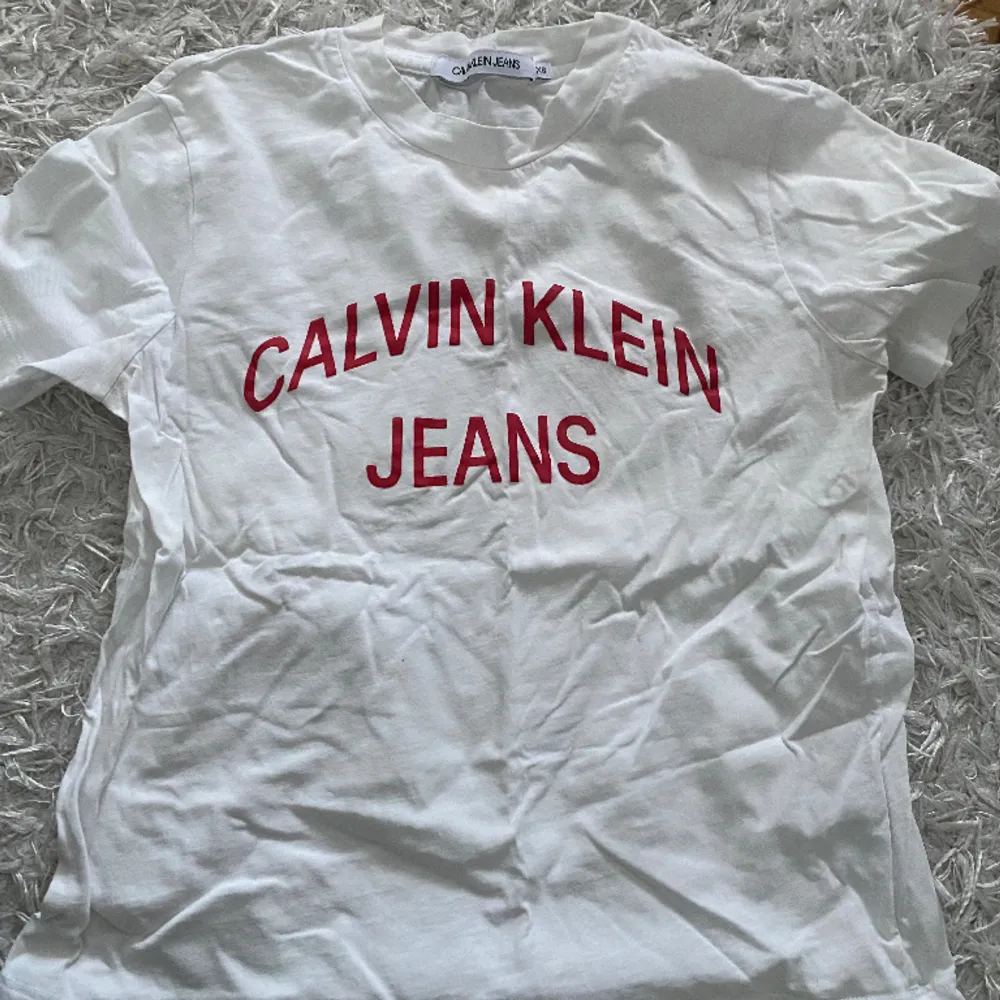 Calvin Klein tishirt. . T-shirts.