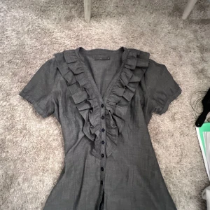 Blus - Såå fin blus, säljer den pg av att den inte sitter så bra och är lite stor💓