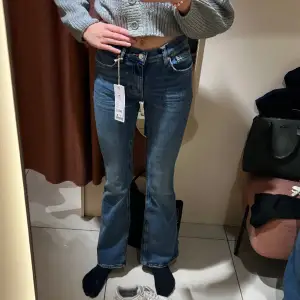 SJUKT snygga jeans från Gina tricot, super bra skick! Säljer pga att dem är för korta för mig💓(orginalpris 499kr)