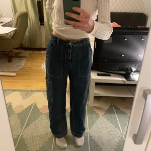 Wide Cargo Jeans - Supersnygga wide CargoJeans från h&m!🫶 Knappast används, väldigt bekväma.