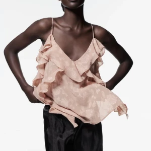 Zara blus - Säljer detta fina linne från zara!💕 Skicka prisförslag!💗💗skriv privat för fler bilder 💓