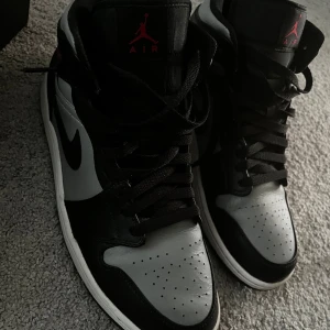 Jordan 1 - 9/10 skick  Knappt använda Kvitto och box medföljer