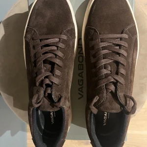 Vagabond Paul 2.0 - Hej, säljer nu ett helt nytt par vagabond Paul 2.0 i storek 43. Nypris 1300 kr.  Hör av dig om du är intresserad eller vill ha mer bilder :)