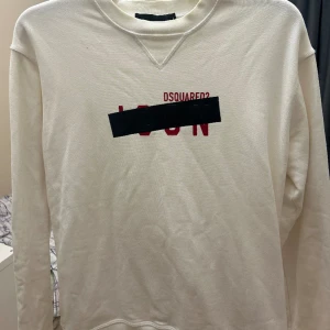 Dsquered2 sweatshirt - Använd 3-4 gånger. Endast handtvättad. Storlek S men passar M också. 