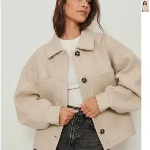 Säljer denna superfina trendiga jacka från Nakd finns inte längre att få tag i, skriv till mig för bilder