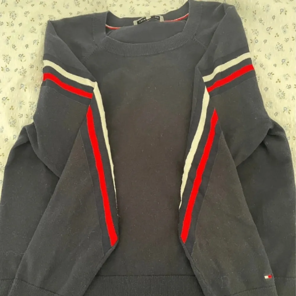  Jättefin tröja från Tommy Hilfiger, använd ett fåtal gånger! Nypris 799 kr. Stickat.