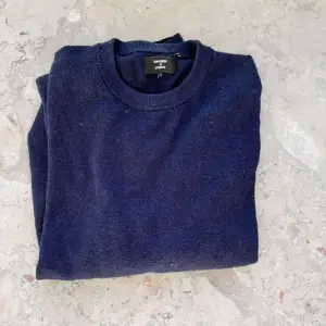 Säljer en blå tröja från superdry. Bra skick och är i storlek s. Skriv för fler bilder