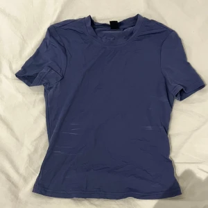 Tshirt  - Köpare står för fraktkostnad☺️