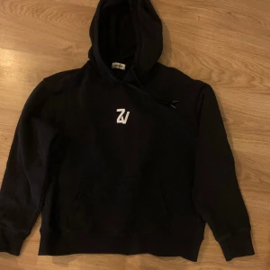 Zadig hoodie - Hoodin är i super fint skick använd få tal gånger och den är i storlek M 🩷