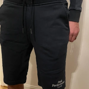 Peak performance shorts ny skick! - Peak performance shorts ny skick! Köpta på Åhléns city i sthlm