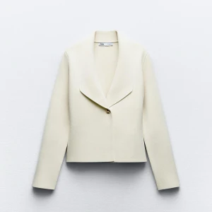 Zara tröja - Helt ny med prislapp kvar, aldrig använd. köpt för 559kr