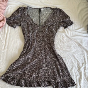 Kort sommar klänning - Sommar klänning i bra skick💞