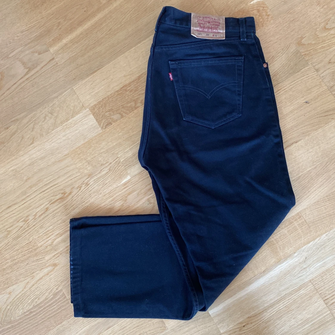 Svarta levisjeans  - 90