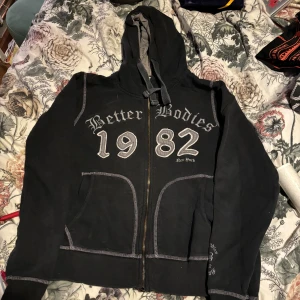 Svart better Bodies hoodie  - En jätte fin svart better Bodies hoodie som är i skönt material och i toppenskick. kontakta mig för frågor eller för fler bilder💗