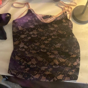 Rosa svart linne - Inte så stor Lite u ringad